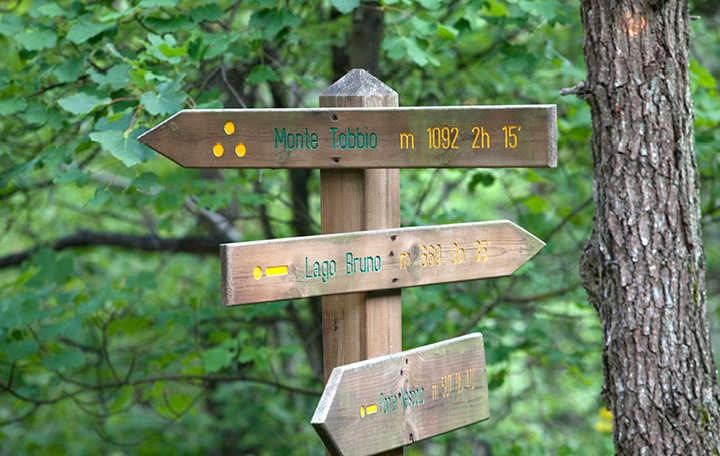 Cartello percorsi - Trekking nel parco Capanne di Marcarolo