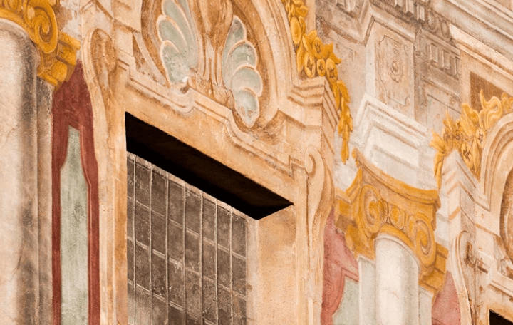 Palazzi dipinti a Novi